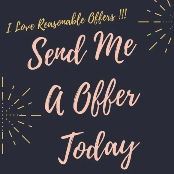 Meet your Posher, L...Trying to get rid of EVERYTHING SEND OFFERS!! - Picture 6 of 7